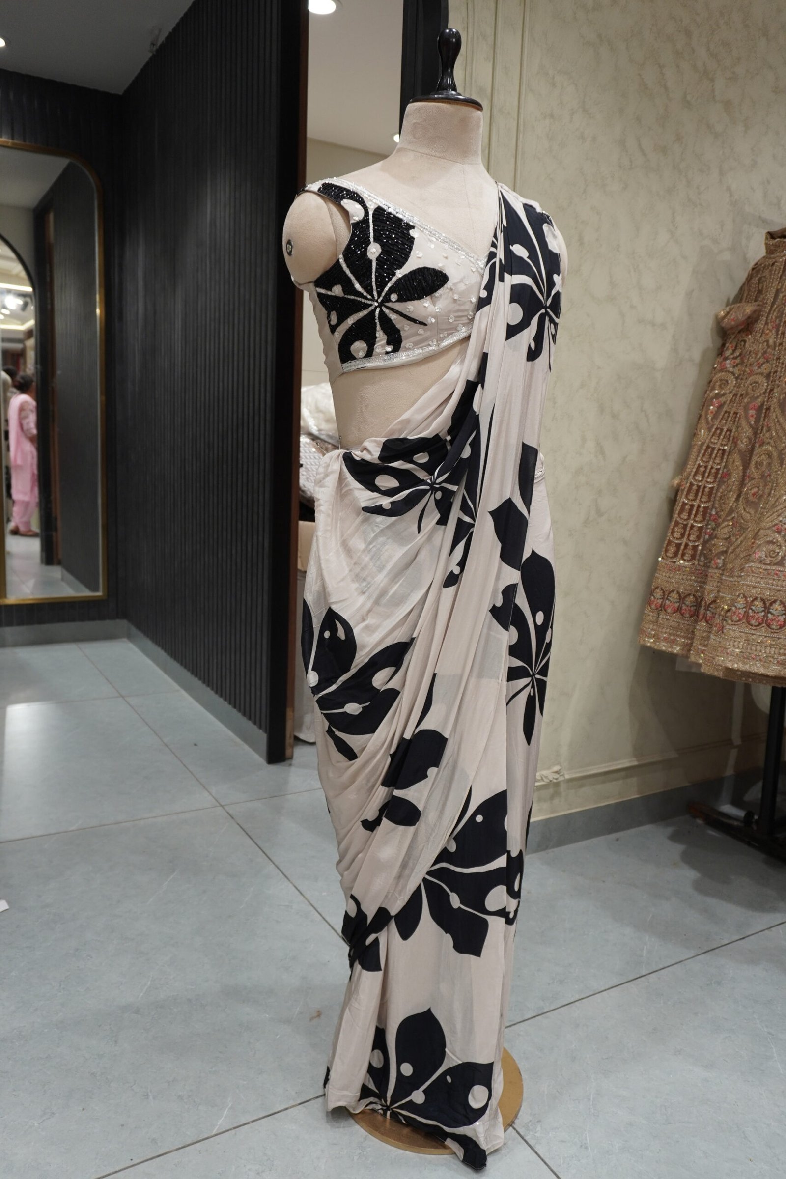 Printed Saree with Blouse - Image 6