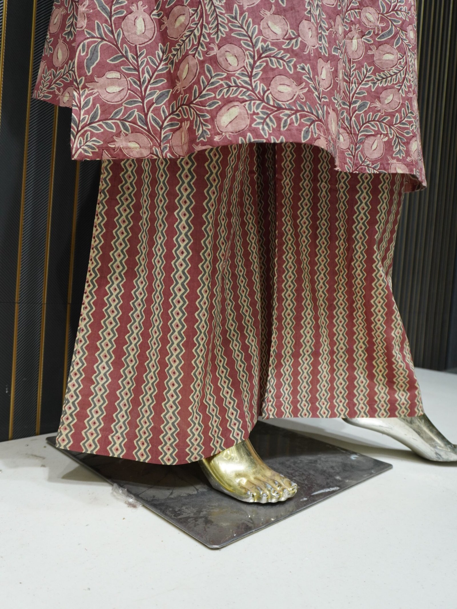 Printed Kurti Set with Dupatta (Dusty Pink) - Image 5